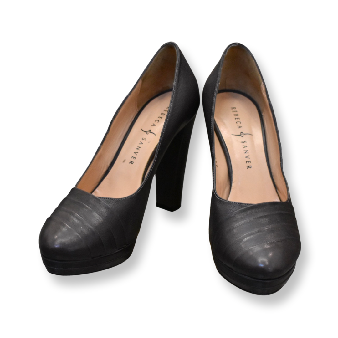 Rebeca Sanver Heels